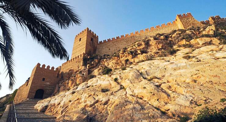 Almeria: Die maurische Festung Alcazaba überragt weithin sichtbar die Altstadt.