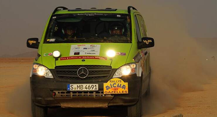 Bei der weltweit einzigen Frauen-Wüstenrallye hat ein Daimler-Team im Vito 4x4 gewonnen