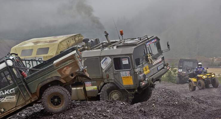 Beim 10. OTA-Globetrotter Rodeo trafen sich über 700 Fans des Offroad Campings mit ihren Fahrzeugen.