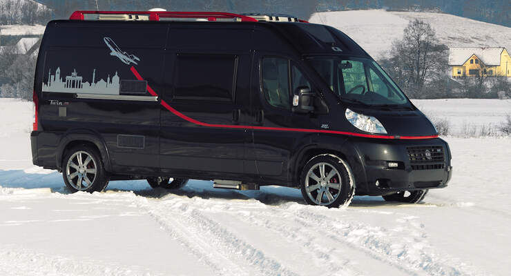 CMT 2009 Adria Twin GiT Black Sound Reisemobile Vans Wohnmobile Neuheiten promobil