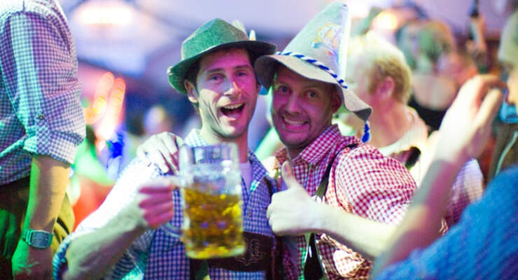 Das Wiesnzelt während des Oktoberfest 2014