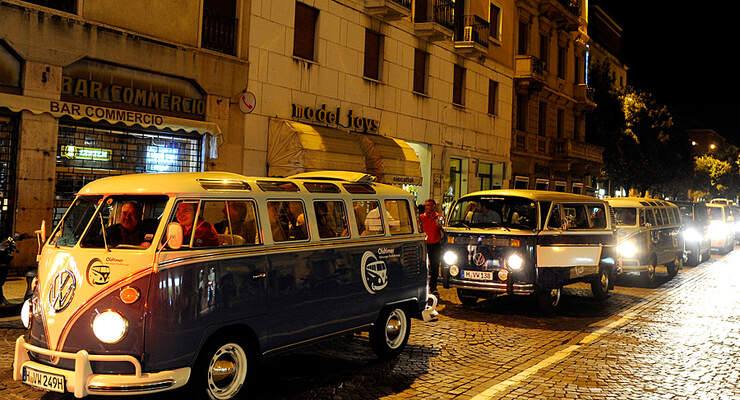 Den 60. Geburtstag des Campers hat VW Nutzfahrzeuge jetzt im Byblos Art Hotel Villa Amista im italienischen Verona gefeiert