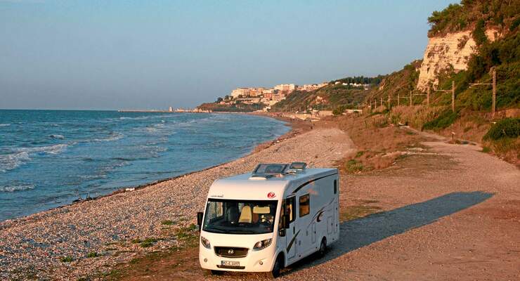 Der Euro Mobil Integra Line 690 HB in Rodi Garganico in Italien