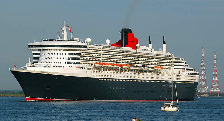 Hansestadt Stade: Reisemobilisten begleiten das Kreuzfahrtschiff Queen Mary 2