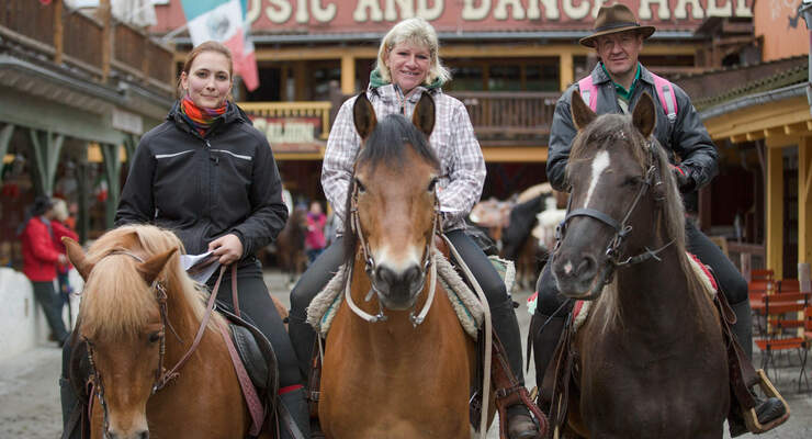 In der Westernstadt Pullman City kommen Pferdeliebhaber und US Car-Fans voll auf ihre Kosten. Wie jedes Jahr haben die Verantwortlichen ein buntes Sommerprogramm für Jedermann organisiert.