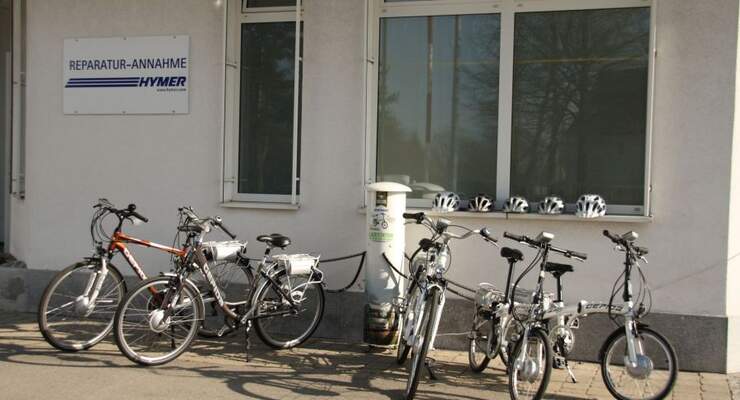 Neben Reisemobilen stehen im Bad Waldseer Hymer-Servicecenter nun auch E-Bikes vor der Türe