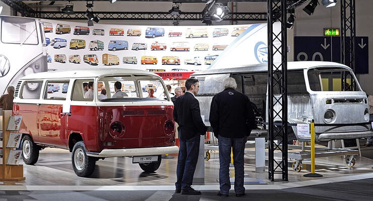 Volkswagen Nutzfahrzeuge Oldtimer zeigt auf der Techno Classica eine Bulli-Restaurierung live vor Publikum
