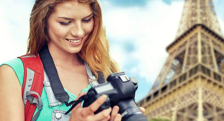 Wer Urlaubsfotos allzu unbekümmert veröffentlicht, kann sich teure Schadensersatzforderungen einhandeln. promobil sagt, was erlaubt ist und was nicht.