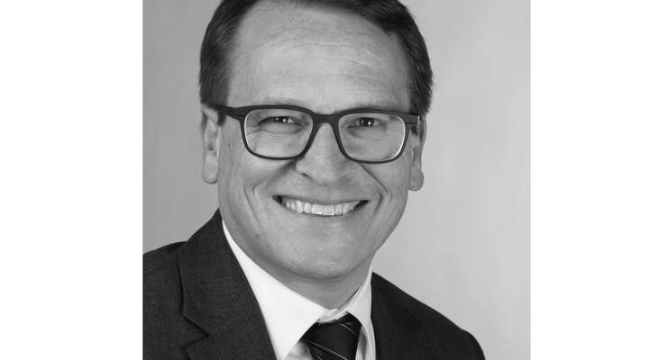 Zum 1. Juni 2013 wechselt der branchenerfahrene Swen Dluzak als Produkt- und Markenmanager zu Knaus Tabbert.